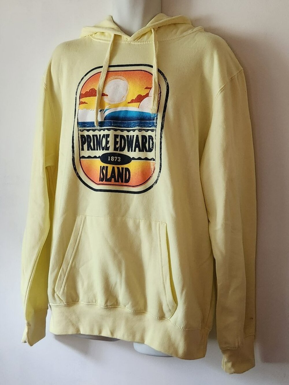 Fundy Resort long sleeve sweat hoodie sz 2XL yellow Prince Edward Island VGUC